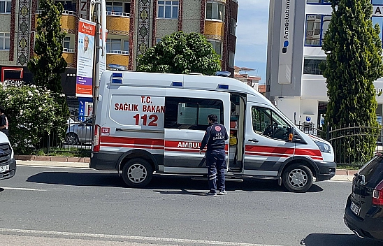 Karşıya Geçmek İsteyen Yayaya Otomobil Çarptı: 1 Yaralı