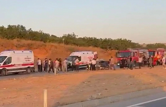 Katliam gibi kaza: 3 Ölü, 3 yaralı