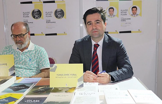 Kaymakam 'Yazar' Olarak Elazığ'da Kitap Fuarına Katıldı