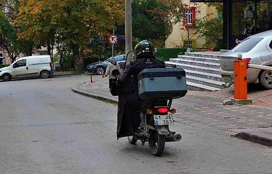 Kaza Yapan 21 Yaşındaki Moto Kurye Hayatını Kaybetti!