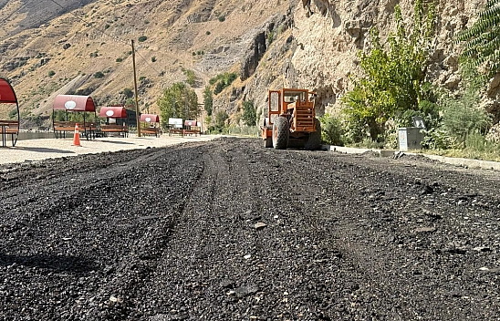 Keban Belediyesi Fırat Sahili'nde çalışmalarını sürdürüyor