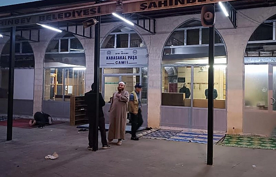 Kendisini Uyaran İmamı Bıçakladı!