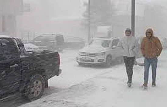 Kış aylarında pencereden gelen soğuğu bıçak gibi kesiyor! İşte doğalgaz faturasını yarı yarıya düşüren o yöntem