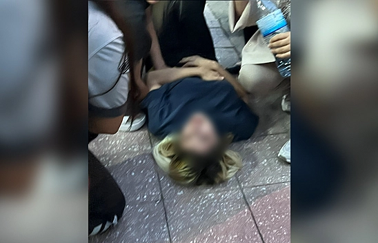 Kıskançlık krizine girdi eşini bıçakladı