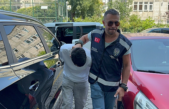Kız arkadaşının kollarını kızgın kepçeyle yaktı