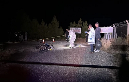 Kızını görmeye gelen genci öldürdü
