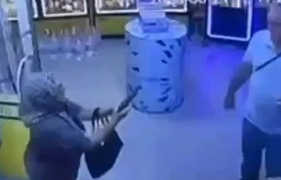 Kocasına kurşun sıkmak istedi, silah tutukluk yapınca kurtuldu