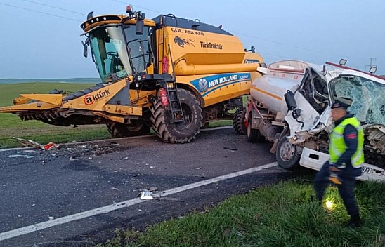 Komşu İlde Korkunç Kaza! Akaryakıt Tankeri ile Biçerdöver Çarpıştı!