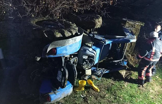 Kontrolden Çıkan Traktör Devrildi