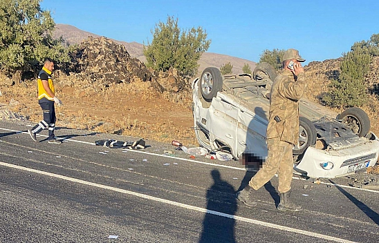 Kontrolden Çıkan Hafif  Ticari Araç Takla Attı: 3 Ölü 2 Yaralı