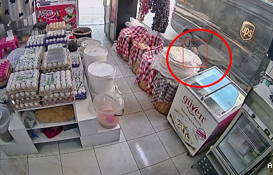 Korku dolu anlar: 4 Yaşındaki çocuk kamyonetin altında kaldı