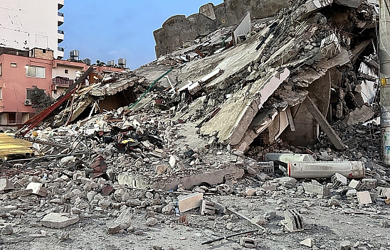 Korna Sesiyle Yıkılan 7 Katlı Bina