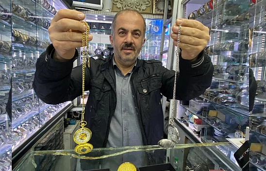 Köstekli Saatler Zamana Direniyor