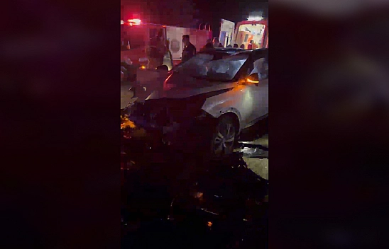 Kovancılar 'da otomobil yolcu durağına çarptı: 2 yaralı