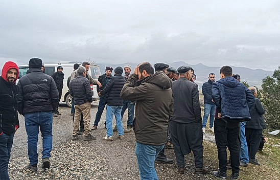 Köylüler Taş Ocağı İçin Toplandı