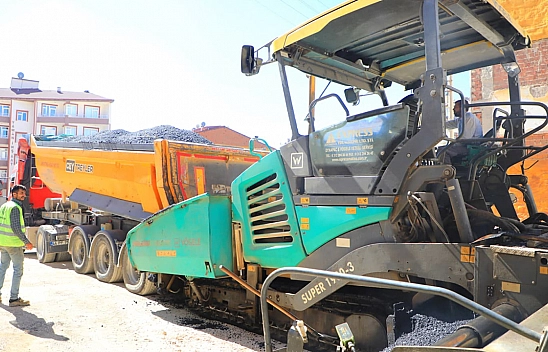 Elazığ'ın Kültür Mahallesi'nde yollar yenileniyor