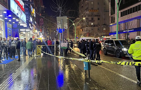 Kurşun Adres Sormadı, 2 Kişi Yaralandı!