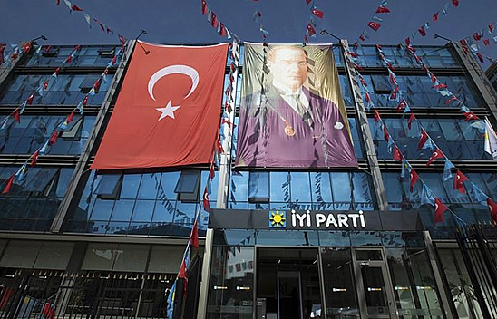 Kurultay Sonrası İlk İstifa Geldi!