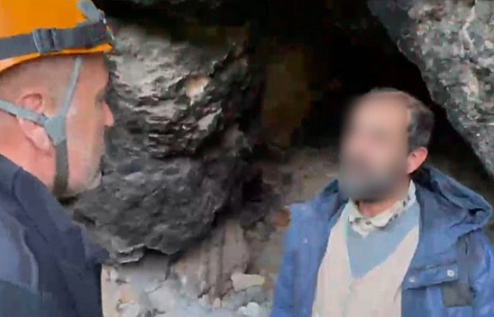 Mağaradan çıkmayı reddetti: Sporcular yalnız bırakmadı