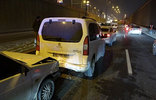 Malatya'da 4 araçlı zincirleme kaza!