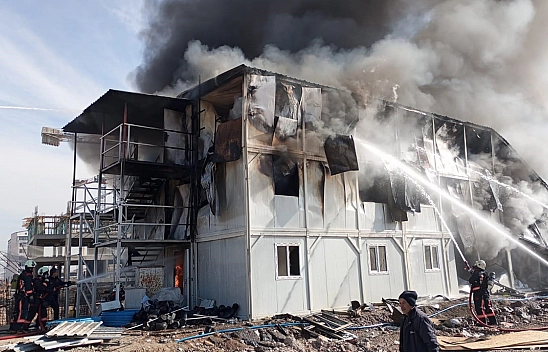 Malatya 'da işçilerin kaldığı konteyner evlerde yangın paniği