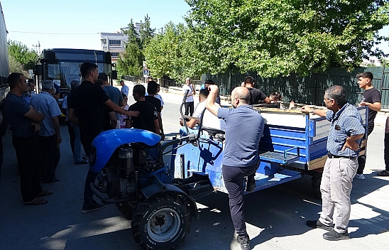 Malatya'da MOTAŞ'ın Hatlarını İptal Ettiği Mahalleli Çapa Motoru İle Yol Kesti