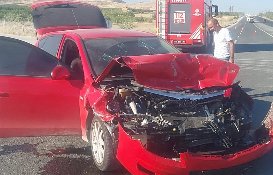 Malatya'da tır ile otomobil çarpıştı: 4 yaralı