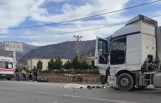 Malatya'da Tırla Çarpışan Motosikletli Hayatını Kaybetti