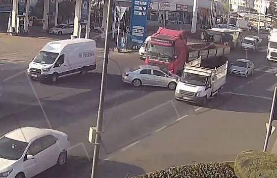 Malatya-Elazığ Karayolundaki Kazalar Kameralara Yansıdı