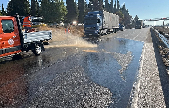 Mazot dökülen yolda felaket: 10 araç kazaya karıştı
