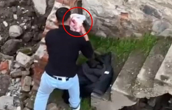 Metruk Evde Terk Edilmiş Bir Bebek Bulundu