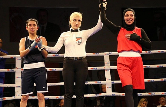Milli Boksörü Yılan Isırdı!