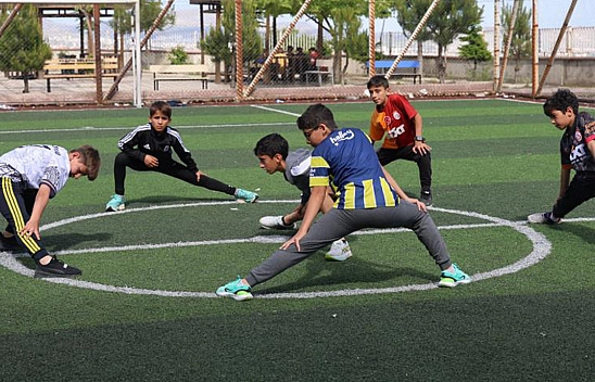 Milli Sporcu, Çocukları Kötü Alışkanlıklar Yerine Spora Yönlendiriyor