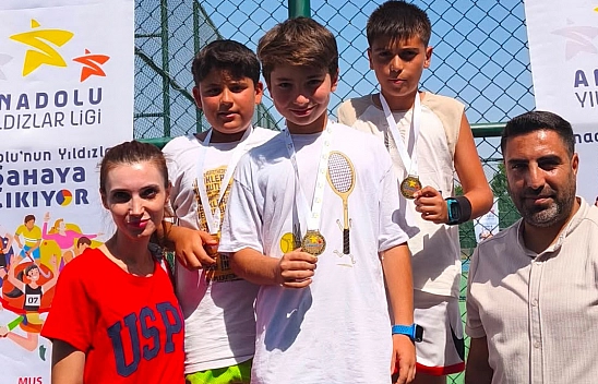 Muş'ta Elazığ rüzgarı: Tenis takımı yarı finalde