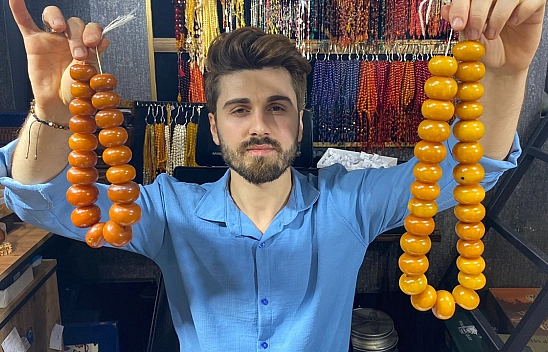 Ne Kehribar Ne de Taş... Neyden Yapıldığını Duyan Şaşırıyor!