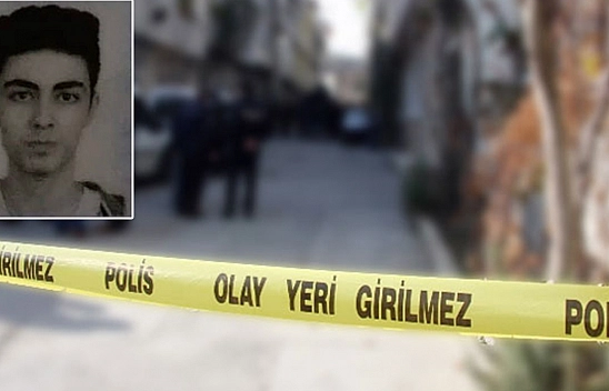 Oğlunu Öldürdü, Kendini Tuvalete Kilitledi