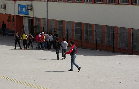 Okul Temizliği Yapan 14 Öğrenci Zehirlendi