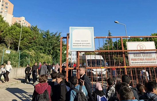 Okulda bıçaklı saldırı: 5 Kız öğrenci yaralandı