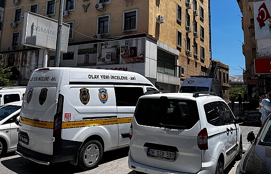 Otel odasında ölü bulundu!