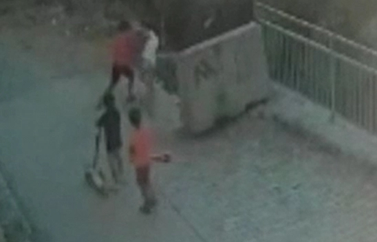 Otizmli 6 yaşındaki Helin Naz yaşıtları tarafından su kanalına itildi