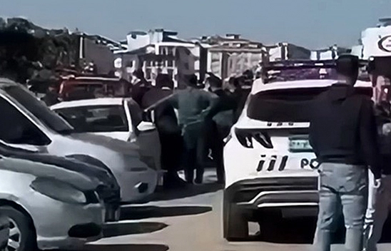 Oto galericiler sitesinde silahlı kavga: 1 yaralı