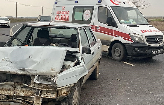 Otomobil İle Minibüs Çarpıştı: 4 Yaralı