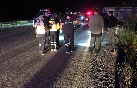 Otomobil İle Tır Çarpıştı: 1 Ölü