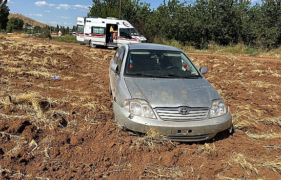 Otomobil Şarampole Düştü: 3 Yaralı