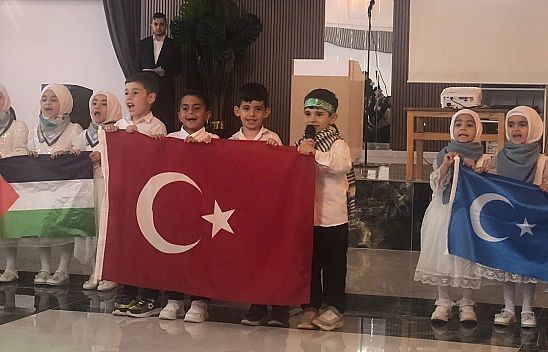 Palu'da Kur'an kursu öğrencilerinin mezuniyet sevinci