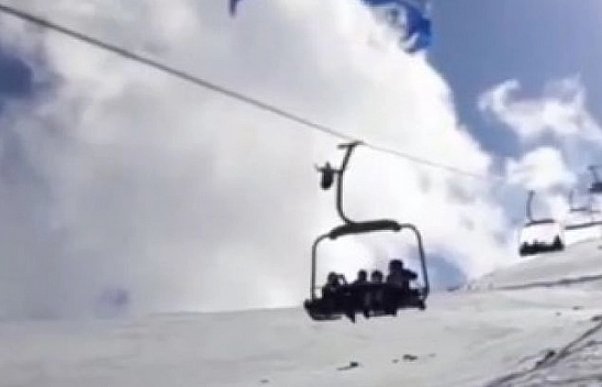 Paraşütçünün telesiyeje takıldığı anlar kamerada