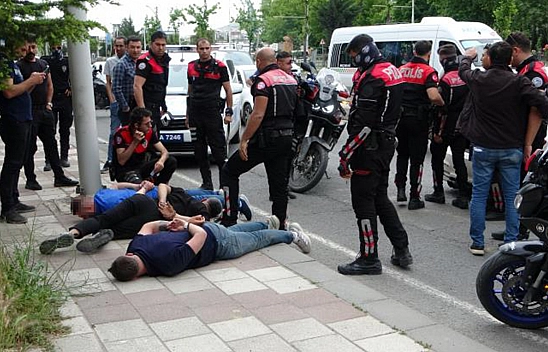 Polisin 'Dur' İhtarına Uymayarak Kaçan Araç Kaza Yaptı