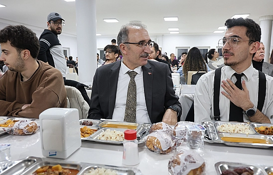 Rektör Göktaş öğrenciler ile iftarı açtı