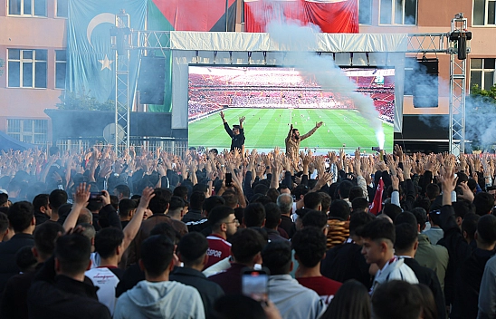 Şampiyonlar Ligi Maçını Aratmayan Atmosfer