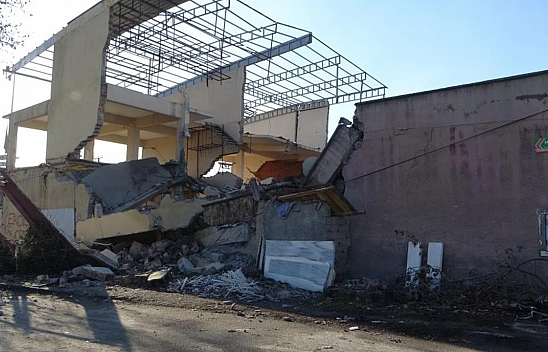 Sanayi Sitesinde 6 Dükkanın Bulunduğu Blok Çöktü